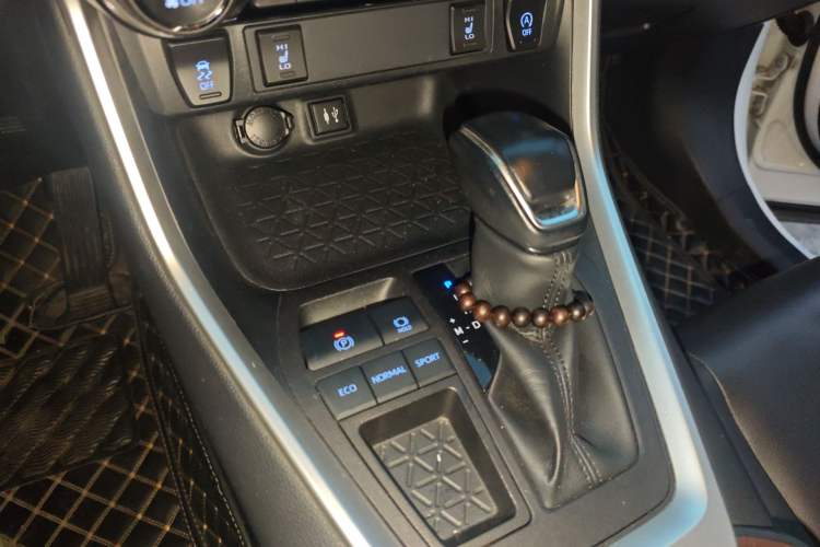 Used Toyota RAV4 2021 2.0L CVT Two-Wheel Drive Fashion PLUS Edition Gear Lever