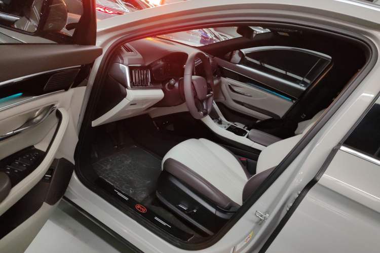 Used BYD Song PLUS New Energy 2025 DM-i 112KM Prestige Model
