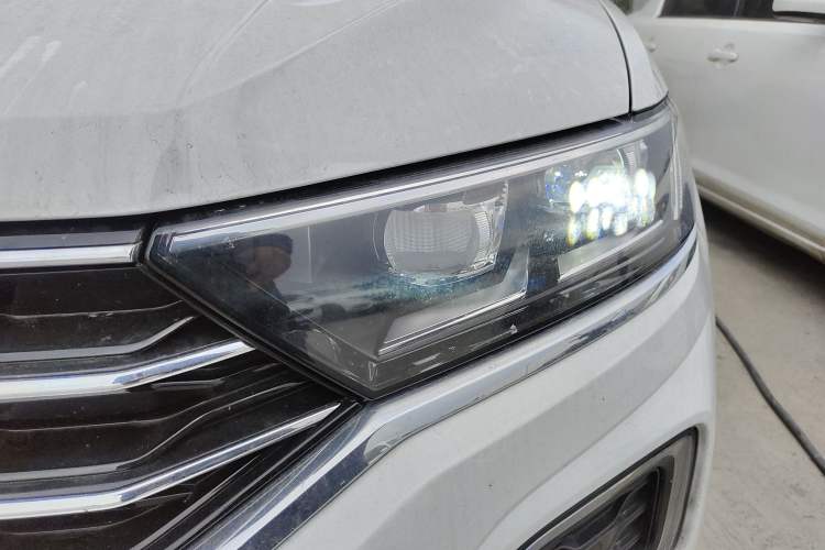 Used Volkswagen T-ROC 2018 280TSI DSG Four-Wheel Drive Luxury Version China V Emission Standard Left Front Headlight