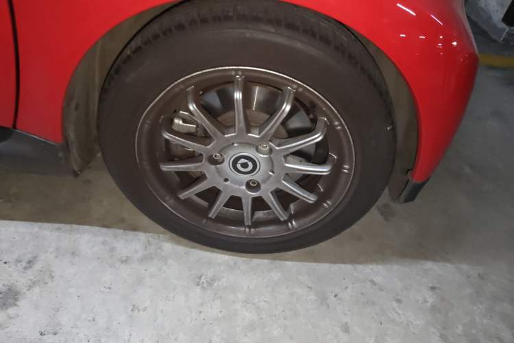 Used smart fortwo 2012 1.0 MHD Hardtop Standard Edition Right Front Wheel Hub