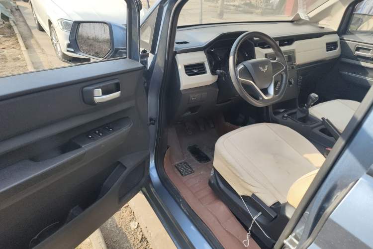 Used Wuling Hongguang PLUS 2019 1.5T Manual Comfort Version 7 Seats