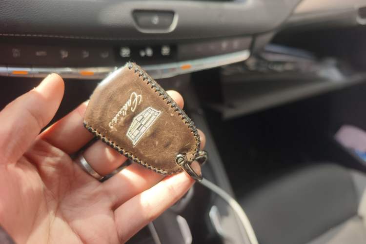 Used Cadillac XT4 2020 28T Two-Wheel-Drive Leading Version
