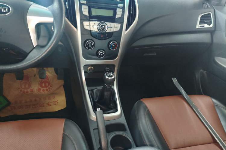 Used BYD F3 2015 Energy-Saving Edition 1.5L Manual Luxury Model Gear Lever