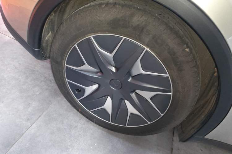 Used Tesla Model Y L 2025 Model Long-Range All-Wheel-Drive Version