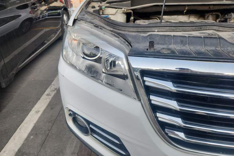 Used Haval H6 2017 Red-Label Sport Edition 1.5T Automatic Two-Wheel Drive Luxury Model Right Front Headlight