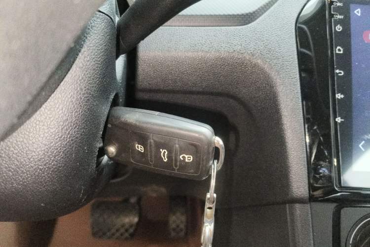 Used Volkswagen Jetta 2015 1.6L Automatic Fashion Model Vehicle Key