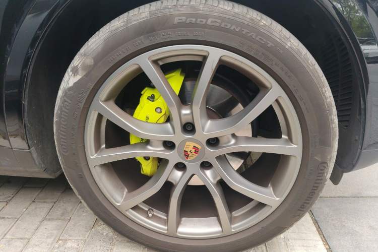 Used Porsche Cayenne E-Hybrid 2023 Cayenne E-Hybrid 2.0T Platinum Edition Right Front Wheel Hub