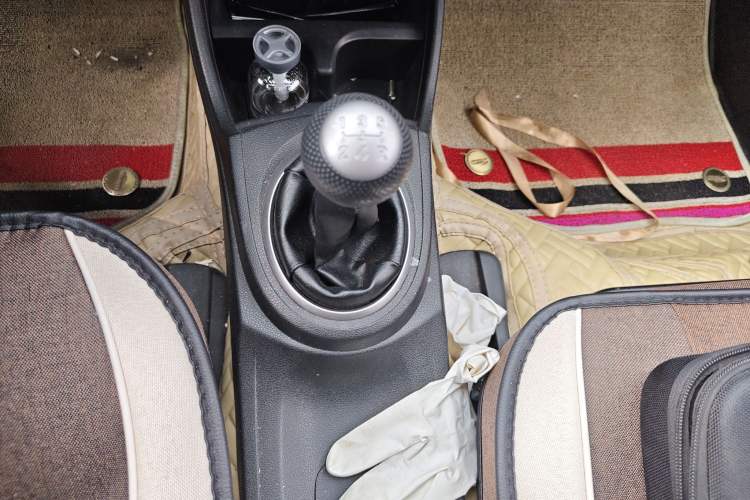 Used Honda Fit 2011 1.5L manual luxury version
