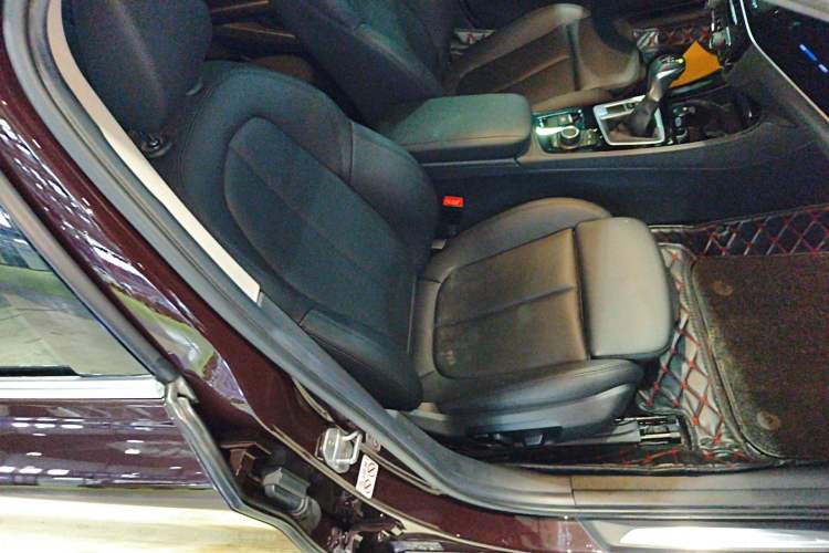 Used BMW 1 Series 2018 Facelifted 118i Sport Edition Right Front Seat