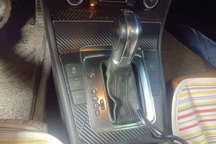 Used Volkswagen FAW-Volkswagen CC 2011 1.8TSI Luxury Model Gear Lever