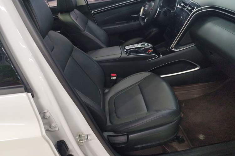 Used Hyundai Tucson 2023 Tucson L 1.5T Automatic Two-Wheel Drive DLX Luxury Edition Right Front Seat