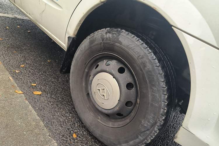 Used SAIC MAXUS Xintu V80  Right Front Wheel Hub