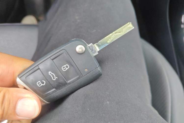 Used Volkswagen T-ROC 2022 280TSI DSG Two-Wheel Drive Comfort PLUS Vehicle Key