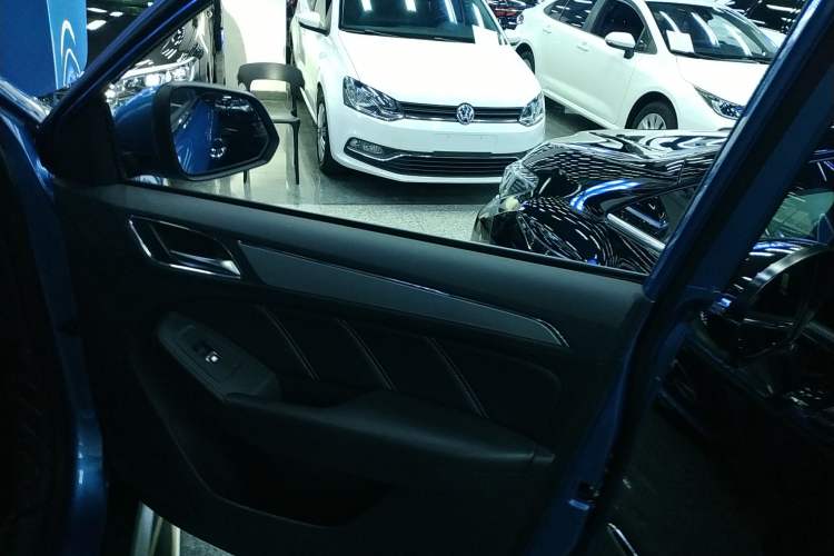 Used Roewe RX5 2016 20T Two-Wheel Drive Automatic Internet Smart Edition