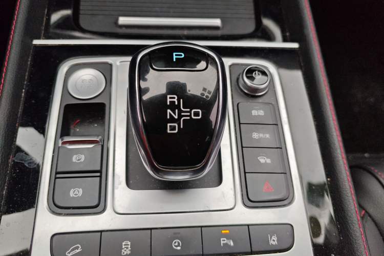 Used BYD Tang New Energy 2018 DM 2.0T All-Wheel Drive Smart Connectivity Luxury Model 7 Seats China V Emission Standard Gear Lever