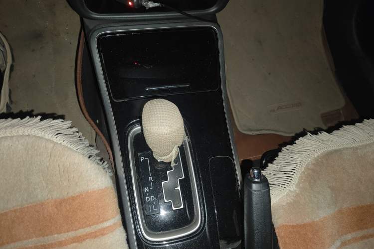 Used Mitsubishi Outlander 2017 2.0L Two-Wheel Drive Glory Edition 5 Seats Gear Lever