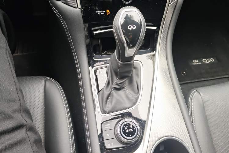 Used Infiniti Q50L 2018 2.0T Enjoyment Version China VI Standard
