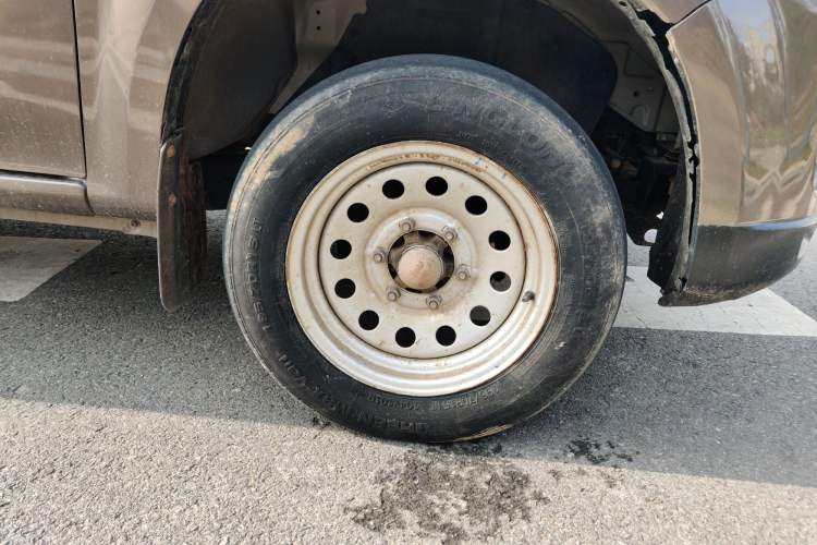 Used CHANGAN KAICHENG Shenqi F30 2019 1.5L Standard Version China VI Dual-Cab Long Wheelbase DAM15KL Right Front Wheel Hub