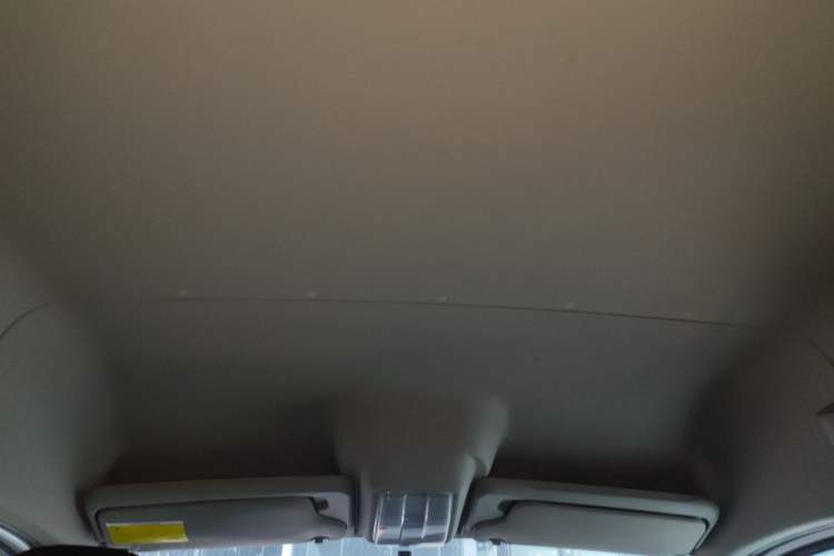 Used SAIC MAXUS Xintu V80 2024 Aotuntong Value Edition 6MT Short Wheelbase Mid-Height Roof 127 Ps 5/6 Seats
