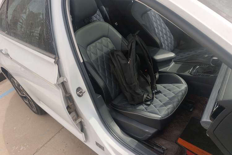 Used Volkswagen Sagitar 2023 300TSI DSG Excellence Edition Right Front Seat