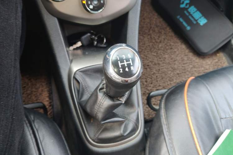 Used Chevrolet Aveo Sonic 2011 Sedan 1.4L MT SL
