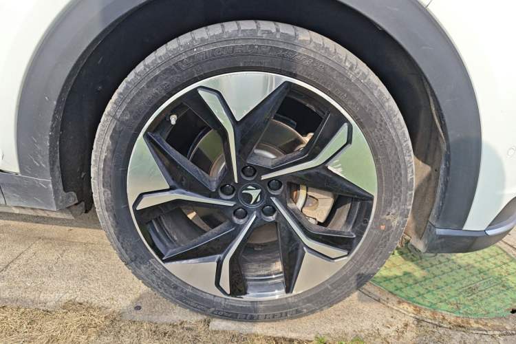 Used ARCFOX Alpha T 2022 653S+ 160kW Right Front Wheel Hub