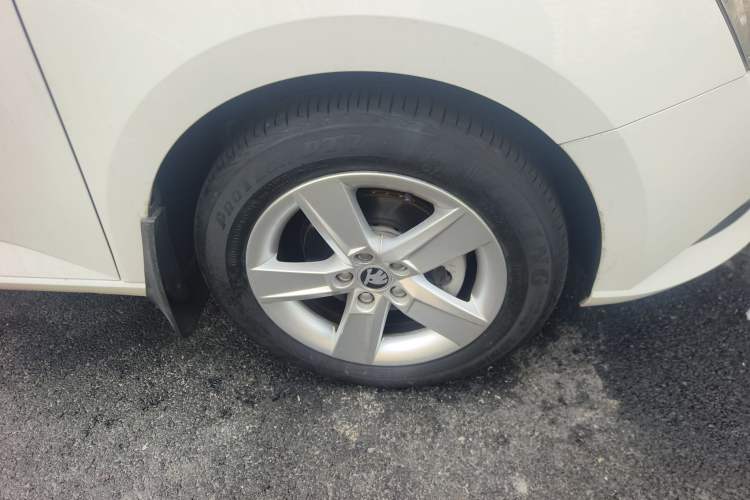 Used Skoda Fabia 2017 1.4L Automatic Car Enjoy Edition
