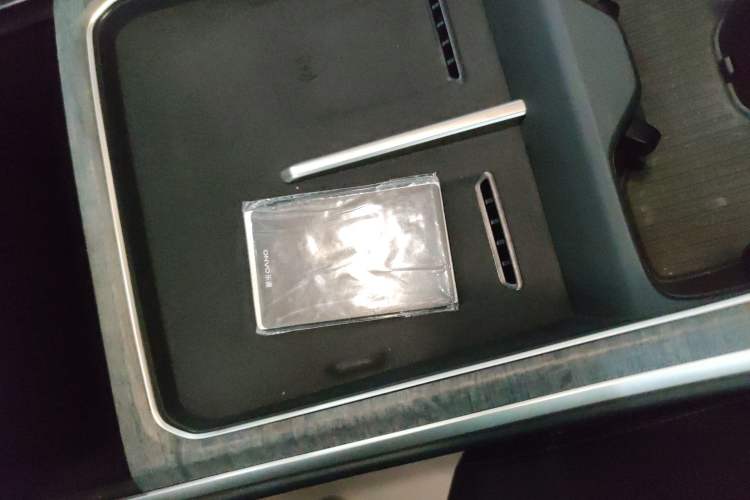 Used ONVO Luxeed L90 2025 Model—Max Six-Seater Version
