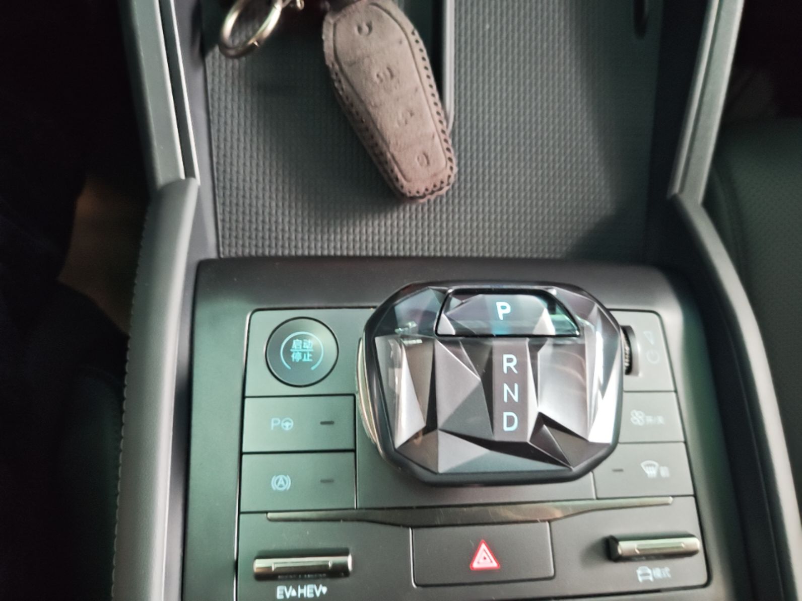 BYD Qin L 2025 DM-i Smart Drive 80KM Leading Model — снимка 16