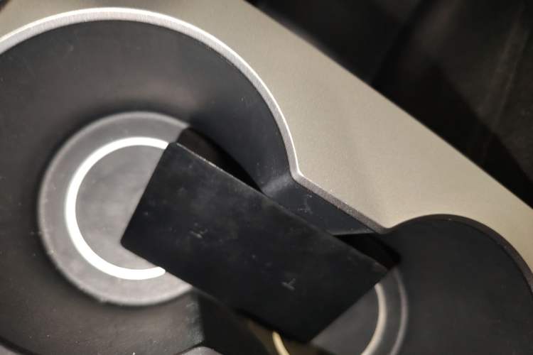 Used Tesla Model Y 2022 Long-Range All-Wheel-Drive Version Interior 1