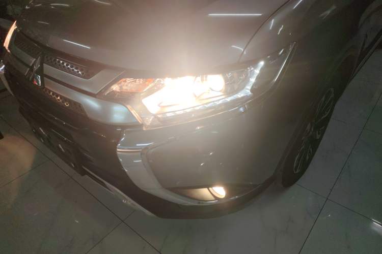Used Mitsubishi Outlander 2019 2.0L Two-Wheel Drive Comfort Edition 5 Seats China VI Standard