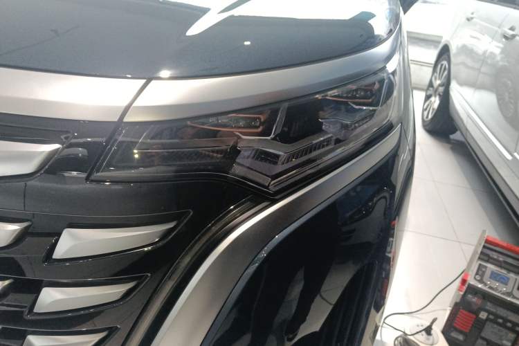 Used Denza D9 2024 DM-i 1050 Luxury Model
