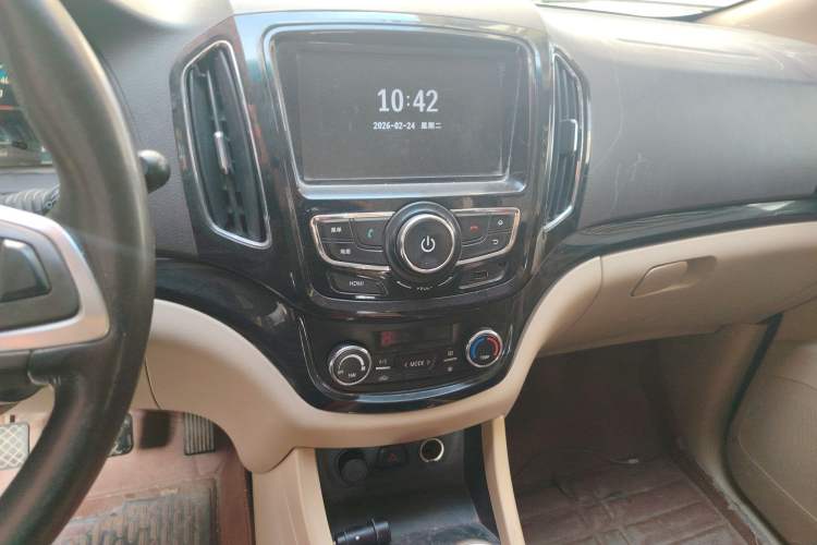 Used Baojun 730 2014 1.5L manual luxury trim 7 seats
