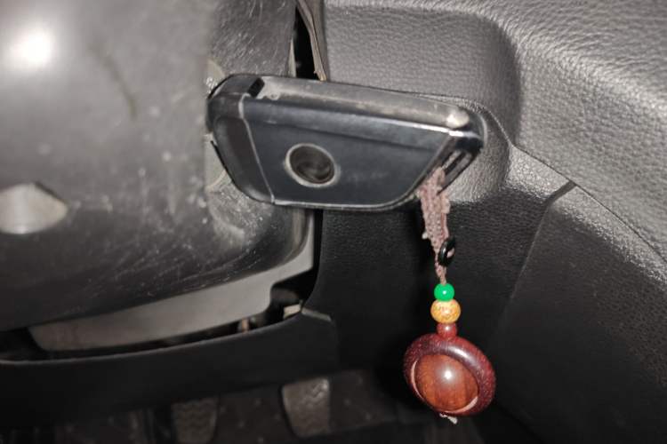 Used Dongfeng Aeolus AX7 2015 2.0L Manual Zhiyue Model
