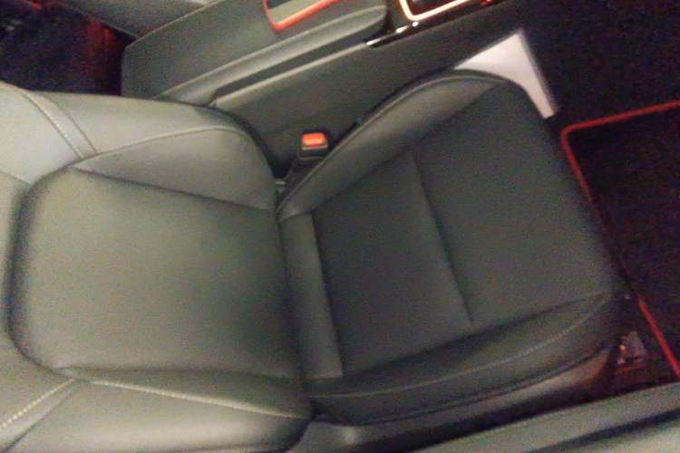 Used Toyota Camry 2026 Model Dual-Engine 2.0HSE Sport Lite Edition