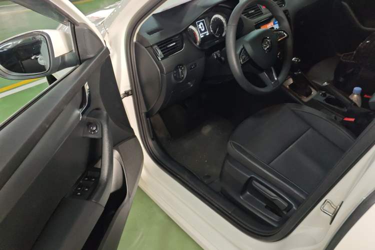 Used Skoda Octavia 2022 1.5L Automatic Comfort Edition Driver Seat