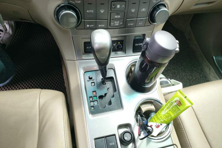 Used Toyota Highlander 2012 2.7L Two-Wheel Drive 7-Seater Luxury Edition Gear Lever