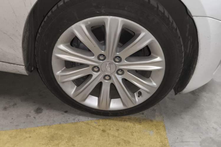 Used Cadillac ATS-L 2017 28T Tech Edition Right Front Wheel Hub