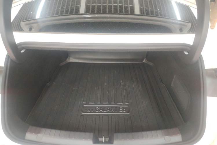 Used Geely Galaxy E8 2025 700 km Long-Range Intelligent Driving Version
