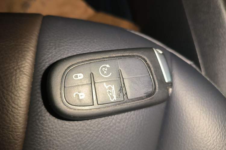 Used Jeep Cherokee 2020 2.0L Two-Wheel Drive Classic Sports Edition