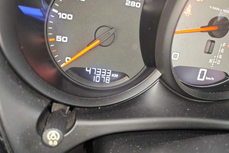 Used Porsche Macan 2016 Macan S 3.0T Odometer Close Up