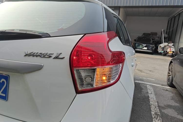 Used Toyota YARiS L Zhi Xuan 2015 1.5E Automatic Charm Edition Right Rear Taillight
