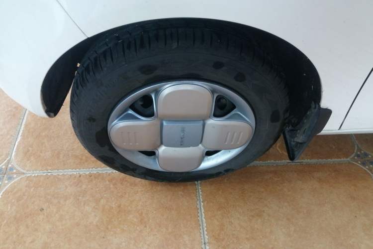 Used Geely Galaxy Panda 2023 Panda Mini 200km Endurance Bear Left Front Wheel Hub