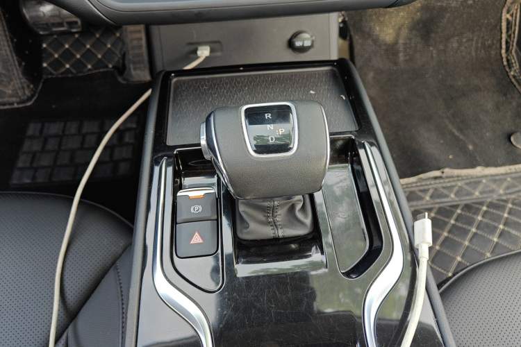 Used Hongqi E-QM5 2022 431 km Charge & Enjoy Edition Gear Lever