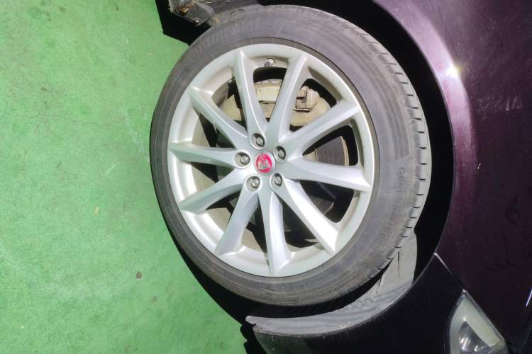 Used Jaguar XJ 2015 XJL 3.0 SC Four-Wheel Drive Panoramic Business Edition Right Front Wheel Hub