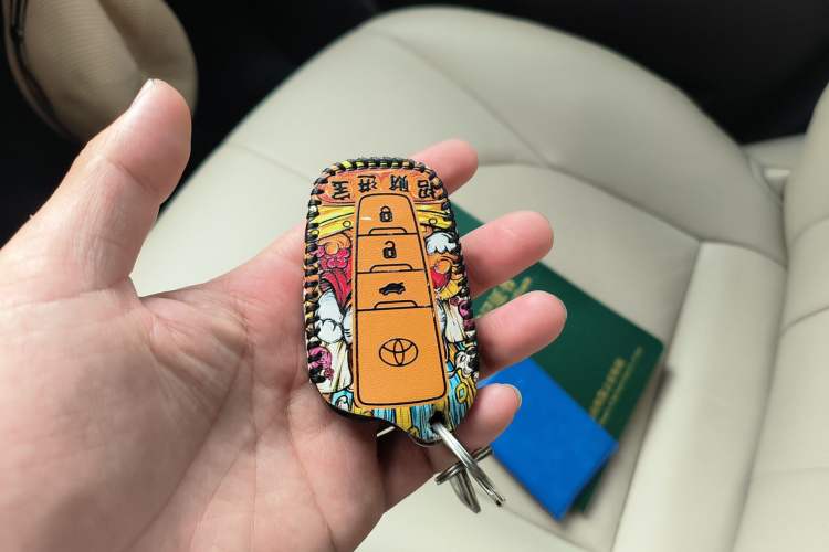 Used Toyota Highlander 2022 Dual-Engine 2.5L Two-Wheel Drive Prestige Edition 7-Seater Vehicle Key