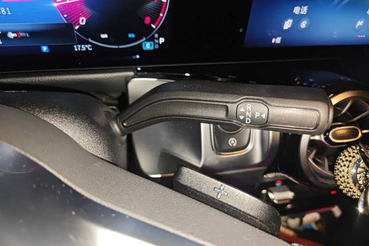 Used Mercedes-Benz GLB 2024 Refresh GLB 220 Fashion Edition Gear Lever