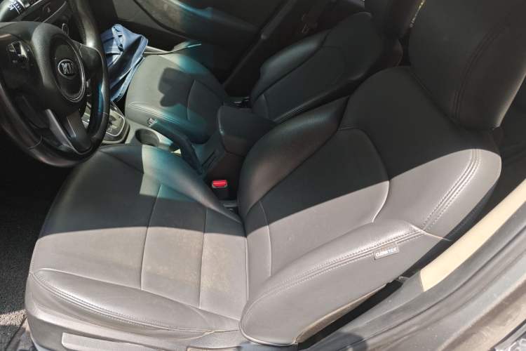 Used Kia Carens 2013 2.0L 7-Seater Automatic Standard Version China IV Standard
