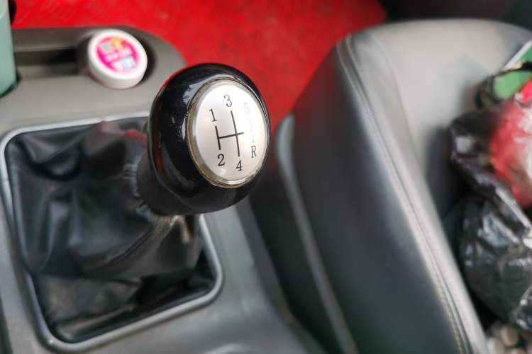 Used FORTHING Lingzhi 2013 M3 1.6L 7-seat Standard Model
