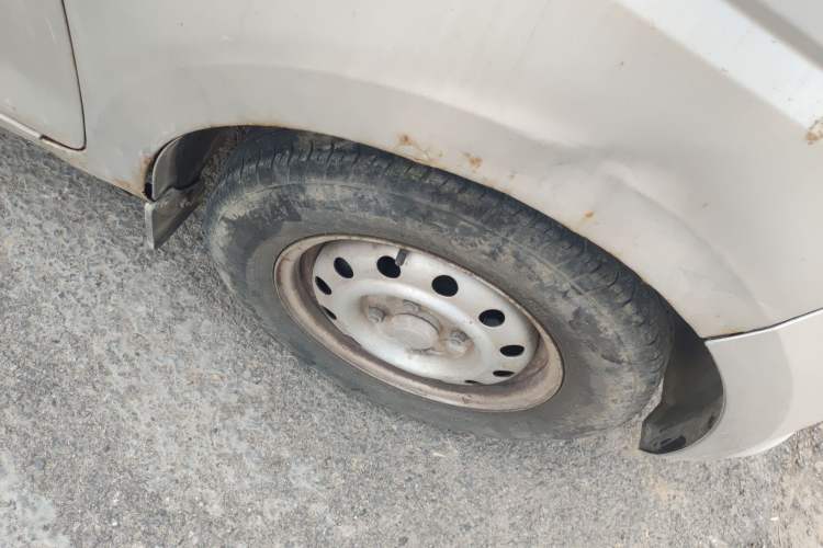 Used Wuling Rongguang V 2015 1.2L Practical Model
